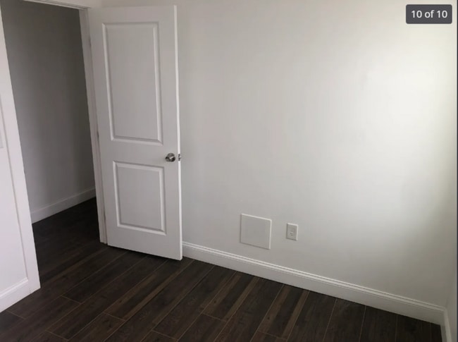 Building Photo - 3 Bedrooms with 2.5 Bathrooms