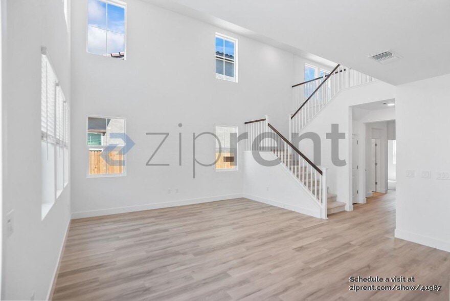 Building Photo - 379 Monastery Dr