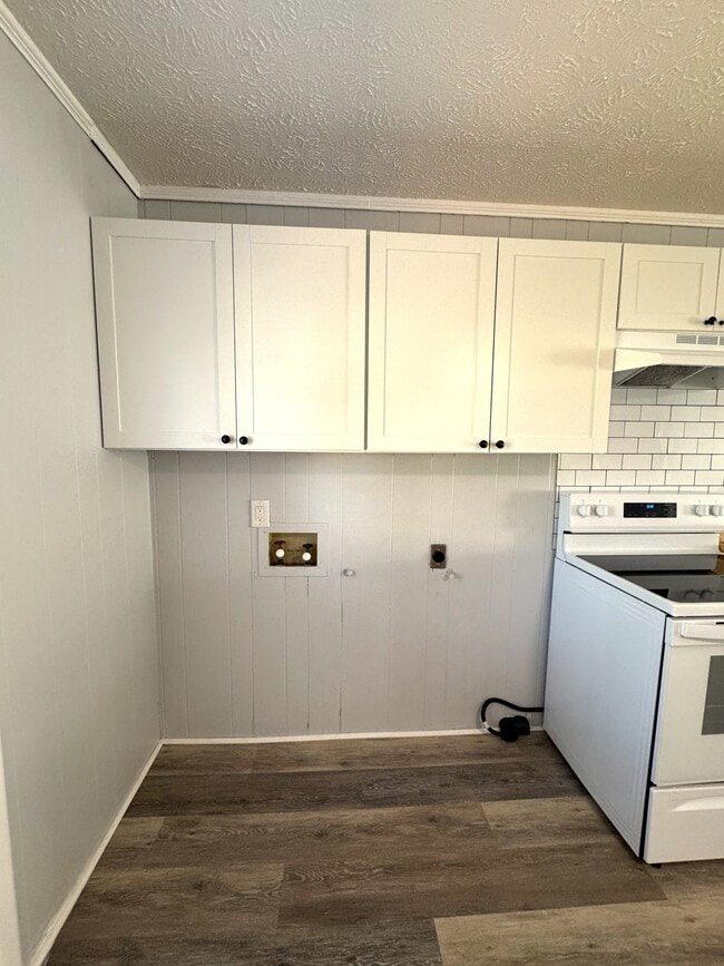 Building Photo - 608 22nd Ave N