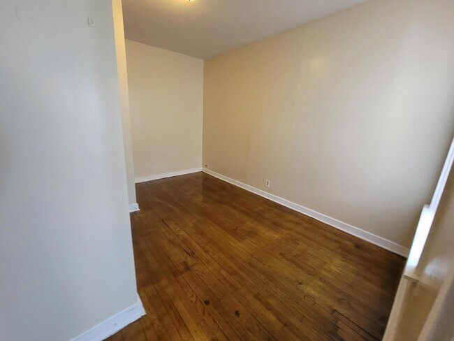 Building Photo - 6725 S Clyde Ave