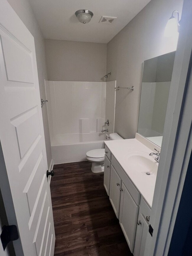 Building Photo - 3 Bedroom Home with Garage and Flat Fenced Backyard!