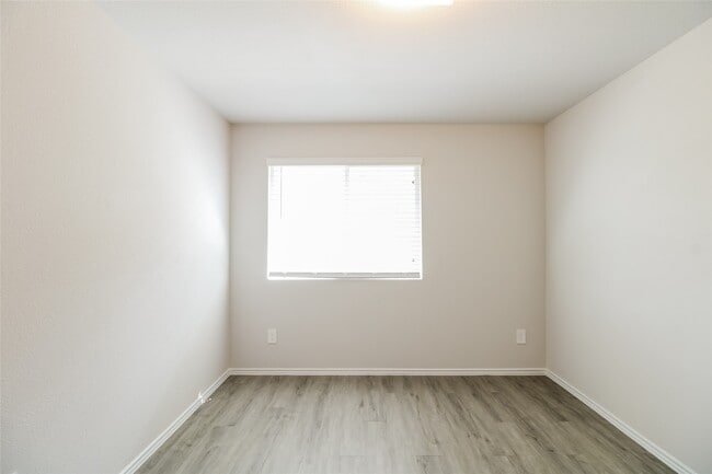 Building Photo - 2401 Flathead Dr