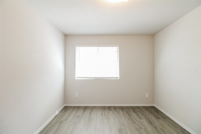 Building Photo - 2430 Flathead Dr
