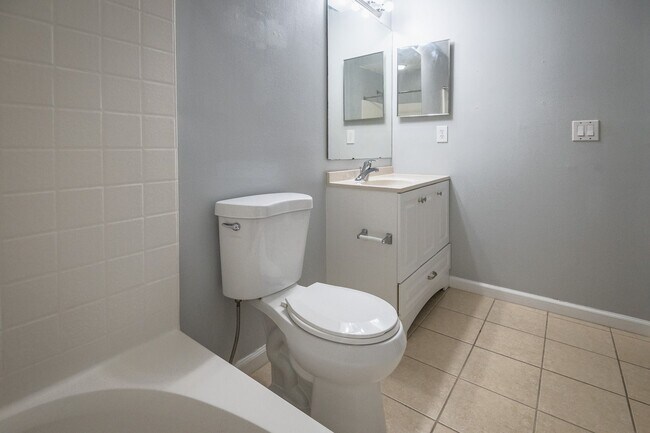 Building Photo - Available for Immediate Move in!  Gorgeous 2 Bedroom Condo with Garage on the 1st Floor!