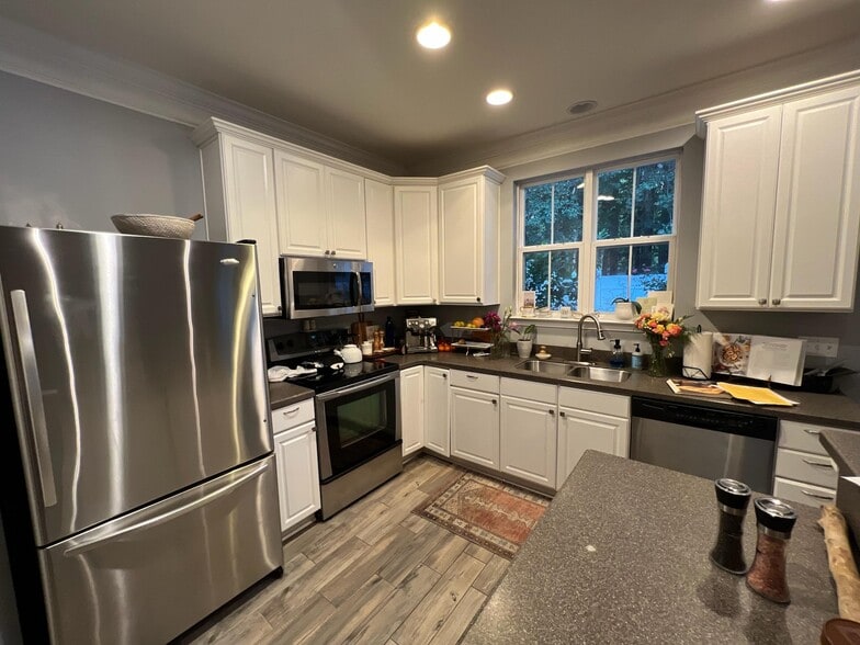 Kitchen - 25 Sugar Maple Ln