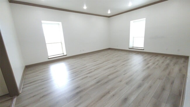 Building Photo - 2400 N Braeswood Blvd