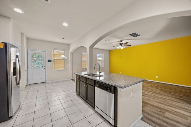 Building Photo - 7223 Pavilion Dr