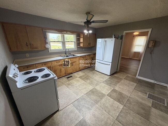 Building Photo - 3145 Old State Rd