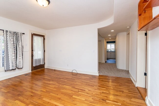 Building Photo - 12 W Brookside St
