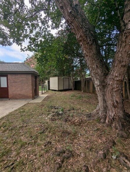 Building Photo - 7157 White Oak Ln