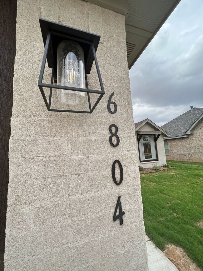 Building Photo - Beautiful 4 bed 2 bath home in Frenship!