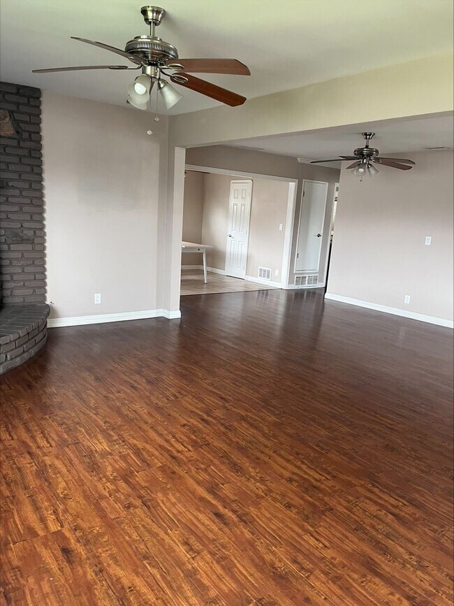 Building Photo - 3-bedrooms 2-bathrooms House for rent in Covina