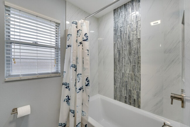 Building Photo - 8644 Sandberry Blvd