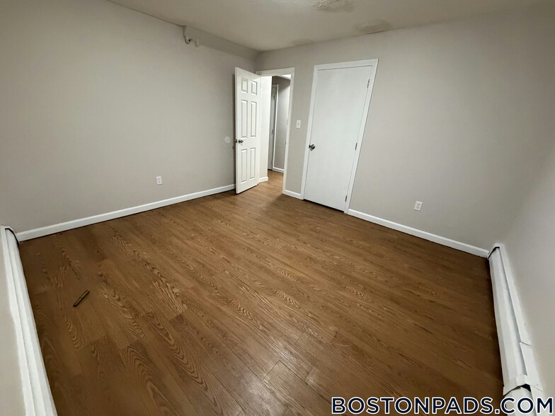 Building Photo - 18 Belmont St