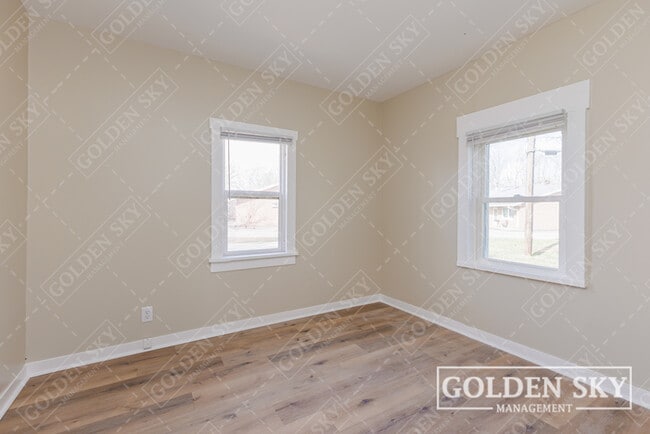 Building Photo - 4613 S Madison St