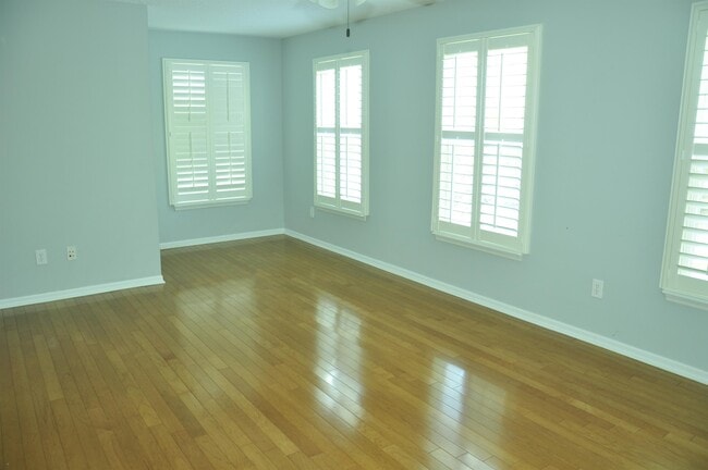 Building Photo - 607 Nadina Pl