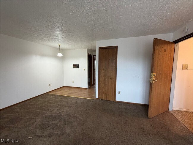 Building Photo - 4107 Orchard Dale Dr NW