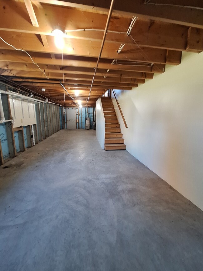 Building Photo - 145 Honeymoon St