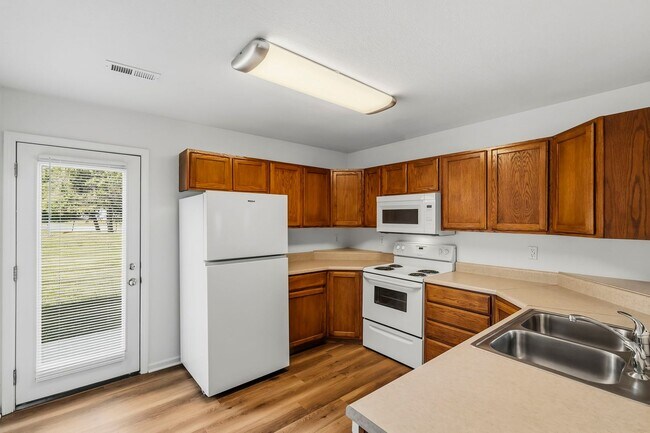 Building Photo - 1725-1727-1727 Louise Cir