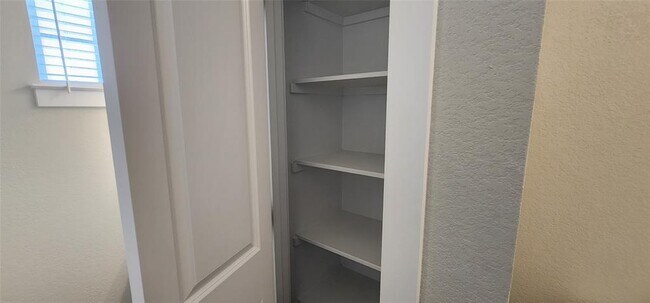 Building Photo - 2200 Delano Dr