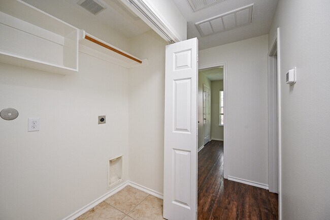 Building Photo - 7315 Windy Port Ln