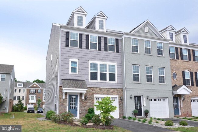 Building Photo - 10684 Viewmont Ln