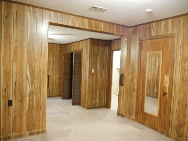 Building Photo - Home in Hahira in the country