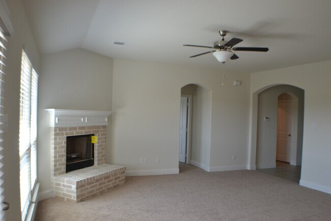 Building Photo - New Built House For Lease in Venus