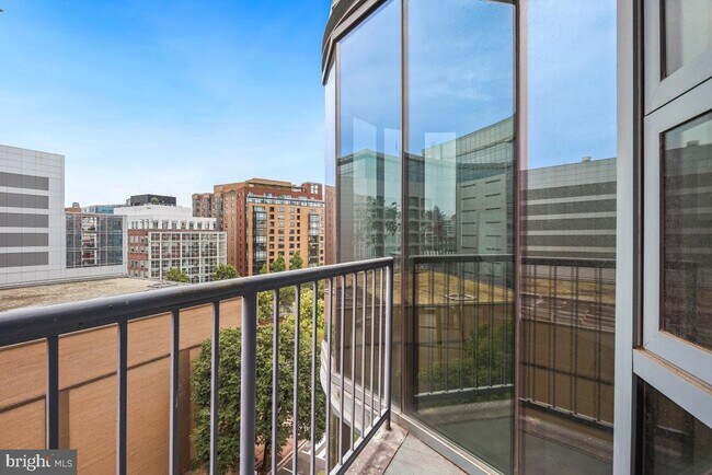 Building Photo - 1117 10th St NW