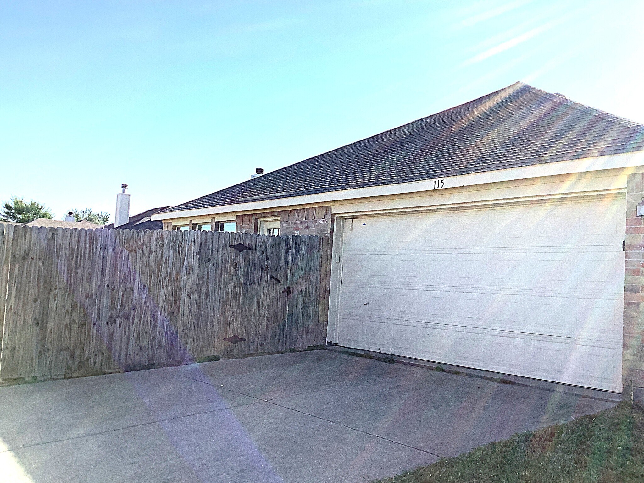 Building Photo - 115 Clover Leaf Ln