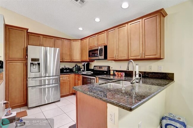 Primary Photo - 2421 NW 72nd Ave