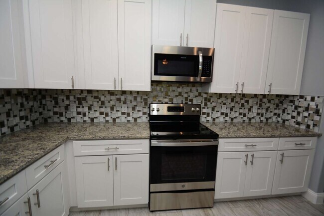 Building Photo - 25 Rosepetal Ln
