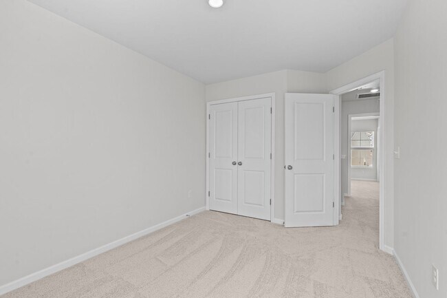 Building Photo - Beautiful 3 Bedroom 2.5 Bath Townhome in East Main Meadows