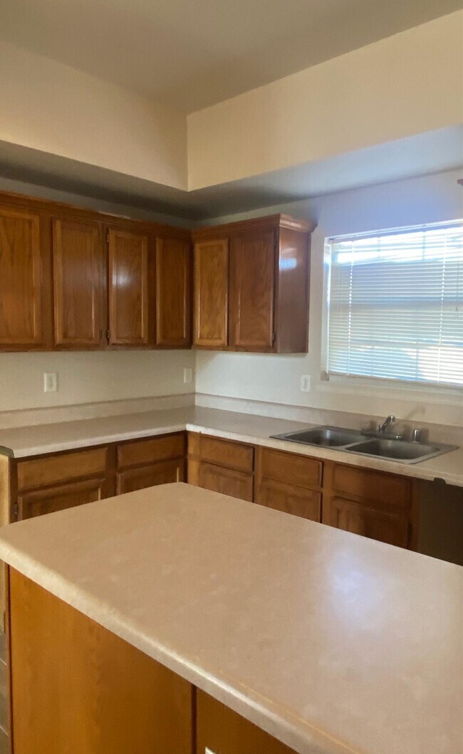 Building Photo - 12385 Paseo Alegre Dr