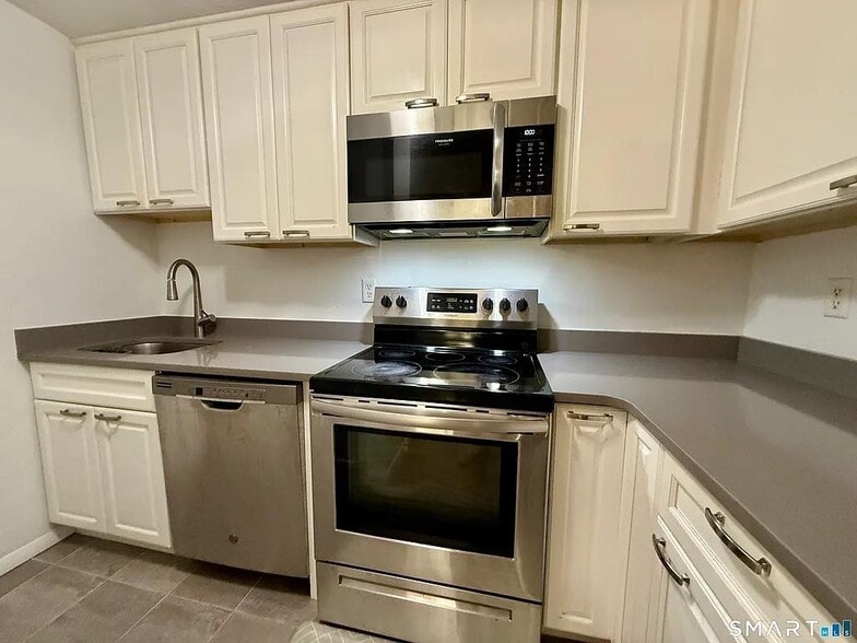 kitchen - 85 Wilton Cres