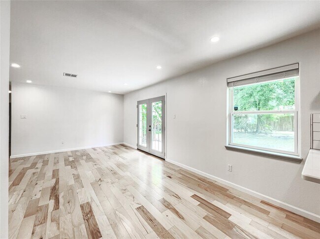 Building Photo - 5923 Dawnridge Dr