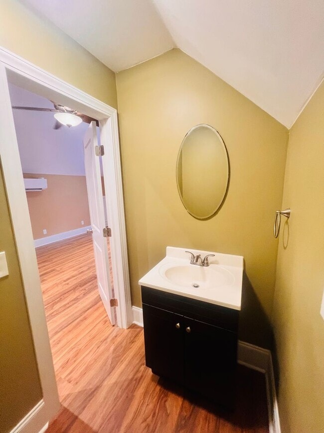 Building Photo - Tucked Away 3 Bedroom Gem on Private Road ...