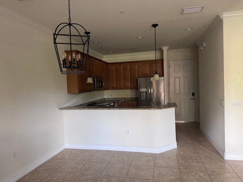 Building Photo - 9147 Delano St