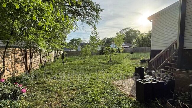 Building Photo - 23 Traction St