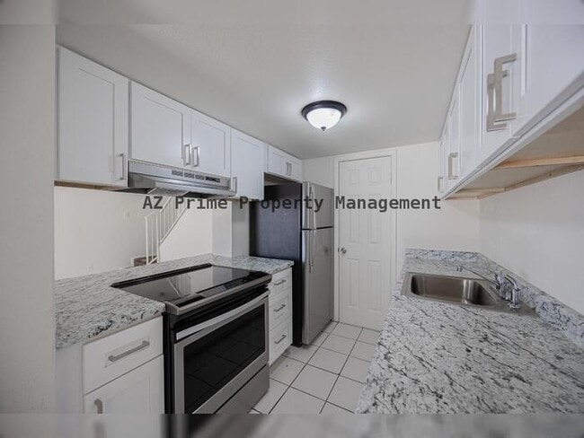 Building Photo - 5246 N 42nd Ln
