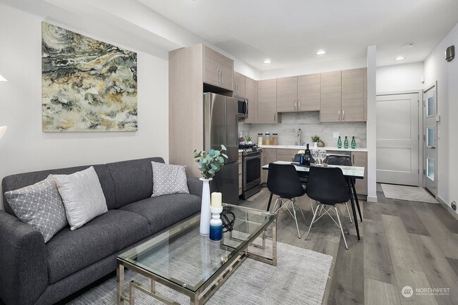 Building Photo - Modern 2 bed 2 bath town house available for move NOW