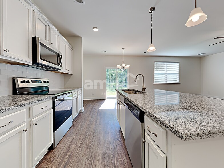 Building Photo - 1842 Produce Ln