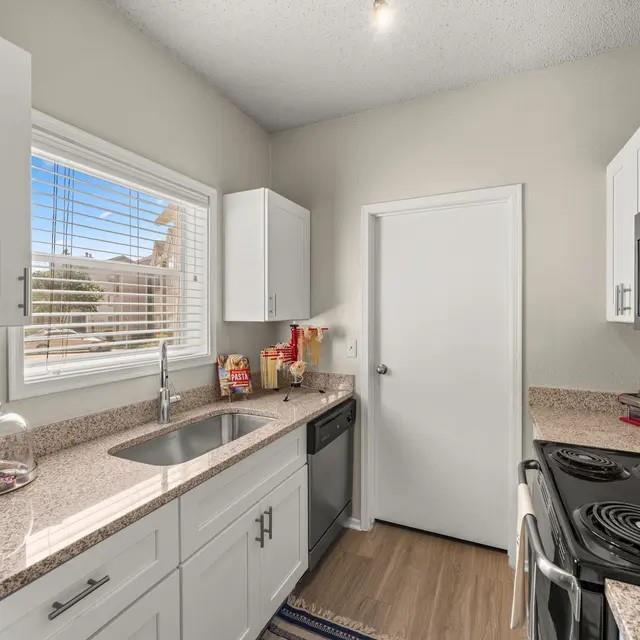 Building Photo - 13005 Heinemann Dr