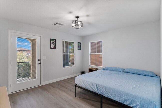 Building Photo - 6924 Ghost Ranch Ave