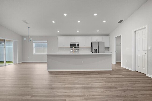 Building Photo - 1460 Fleur Dr