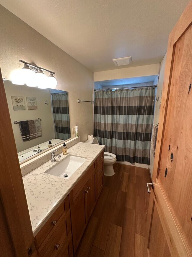 Building Photo - Welcoming 3 Bed Ski Lease in Tahoe Donner