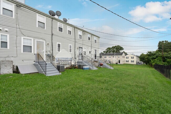 Building Photo - 2614 Kent Village Dr
