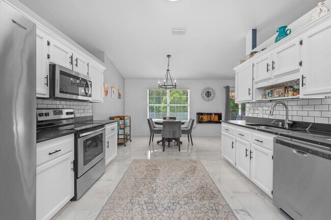 Building Photo - 2442 Raider Ln