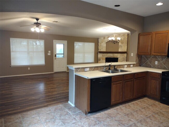 Building Photo - 136 Trinity Dr