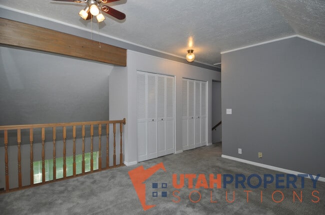 Building Photo - 687 E Countryside Ct
